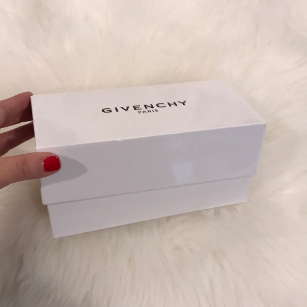 Givenchy Box - Picture 2 of 4